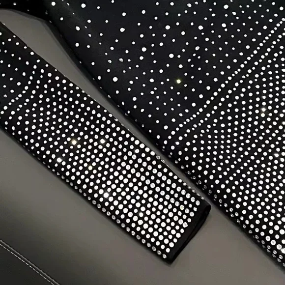 Luxurious Black Mini Evening Dress Covered in Sequins - Picture 5 of 8